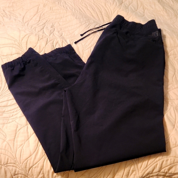 The North Face Men's Black Joggers - Picture 1 of 4